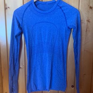 Size 4 I believe LULULEMON